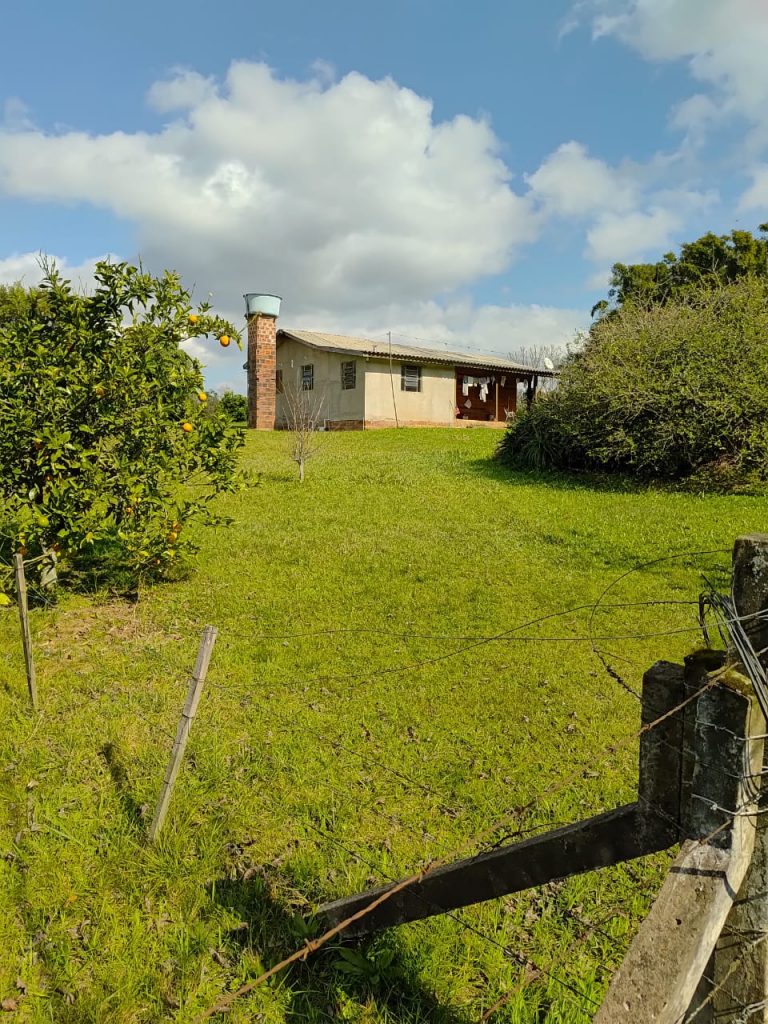 Terreno de 20.000m2 com açude e casa mista