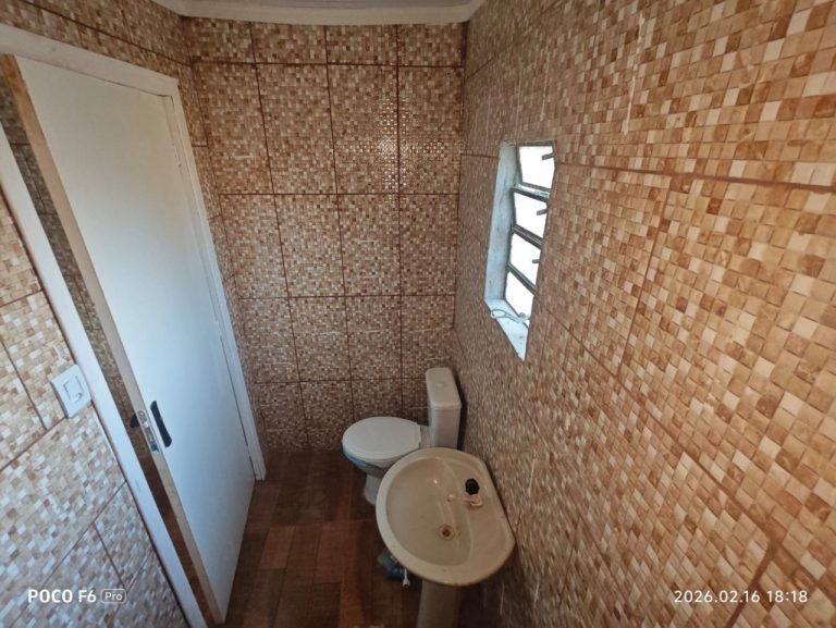 Imóvel no Coqueiros com amplo terreno