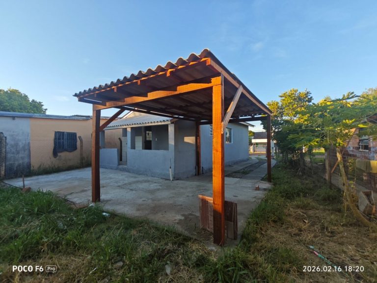 Imóvel no Coqueiros com amplo terreno