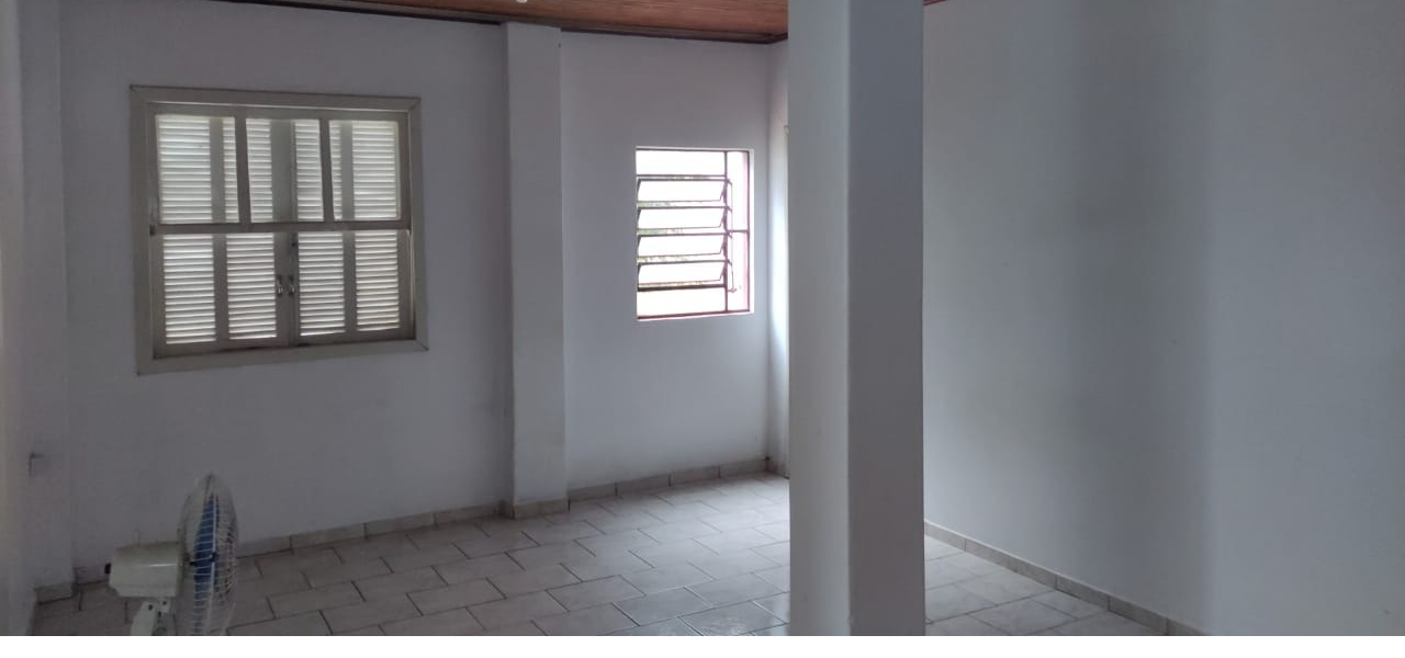 Apto 2 dormitórios com pátio
